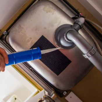Kitchen and Bathroom Gap Cleaning and Pest Entry Inspection
